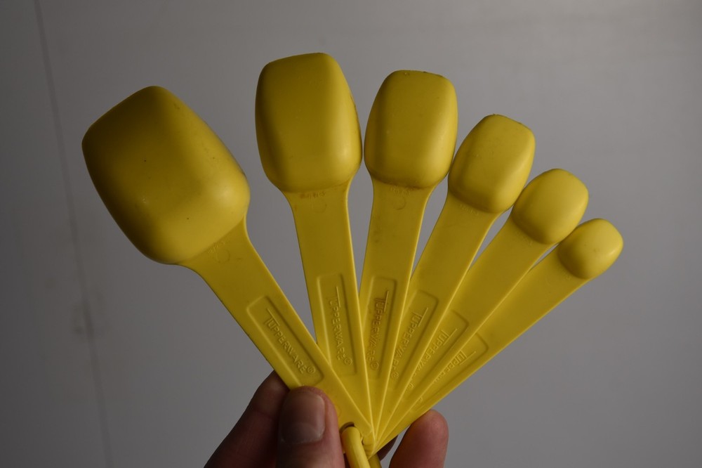 Vintage Tupperware Yellow Measuring Spoon Lot Stacking & Hanger