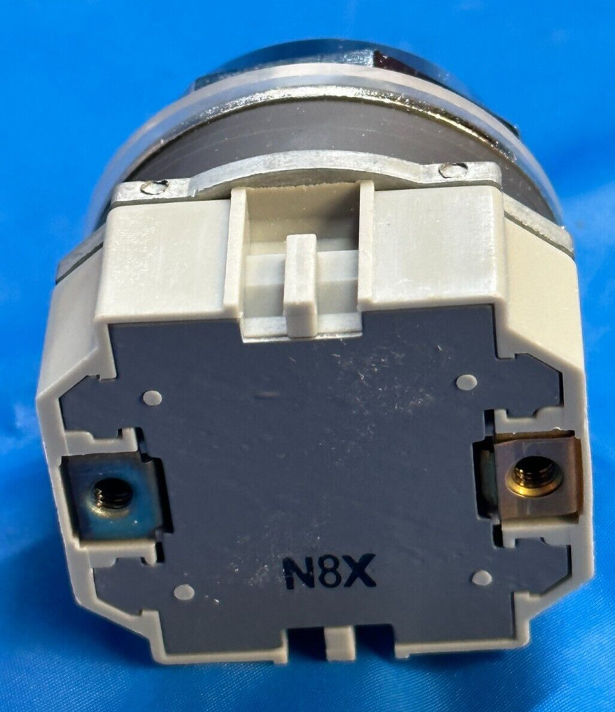 IDEC APDN8X PILOT LIGHT COLOR: WHITE HARDWARE INCLUDED