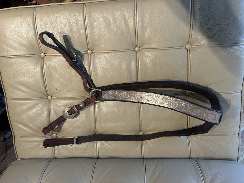 Tool silver and leather Equestrian breast collar