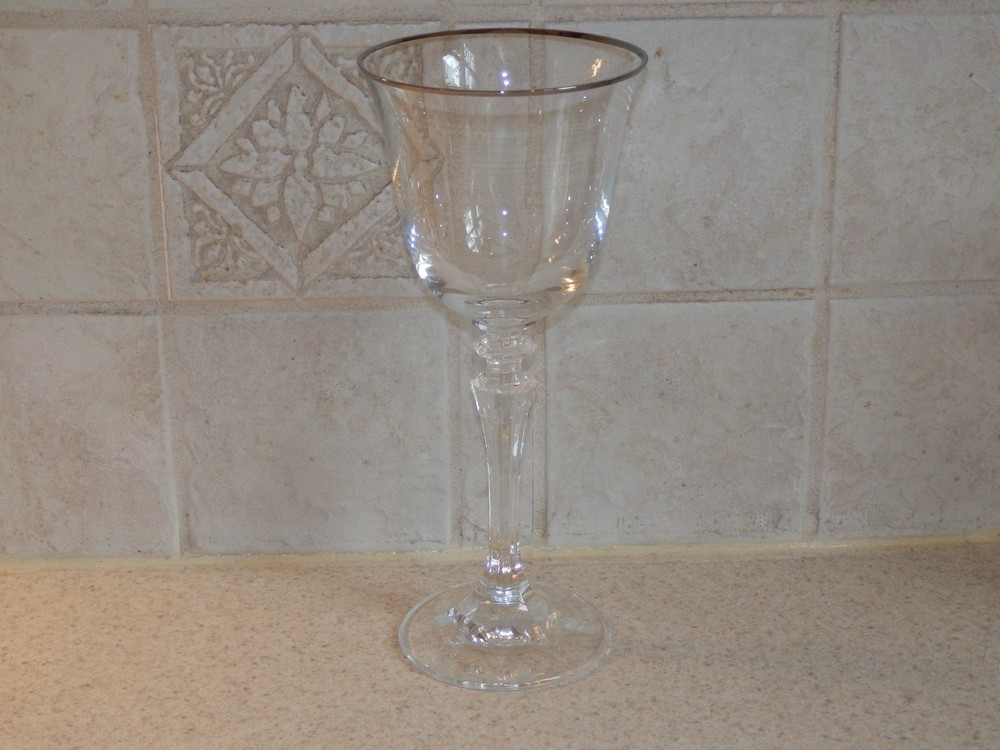 SCHOTT ZWEISEL CRYSTAL PAGEANT PATTERN WINE STEM PLATINUM TRIMMED 7 7/8"