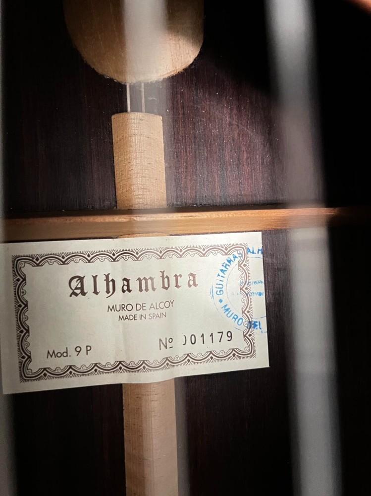 Alhambra 9P Classical Guitar, Natural, with hard case