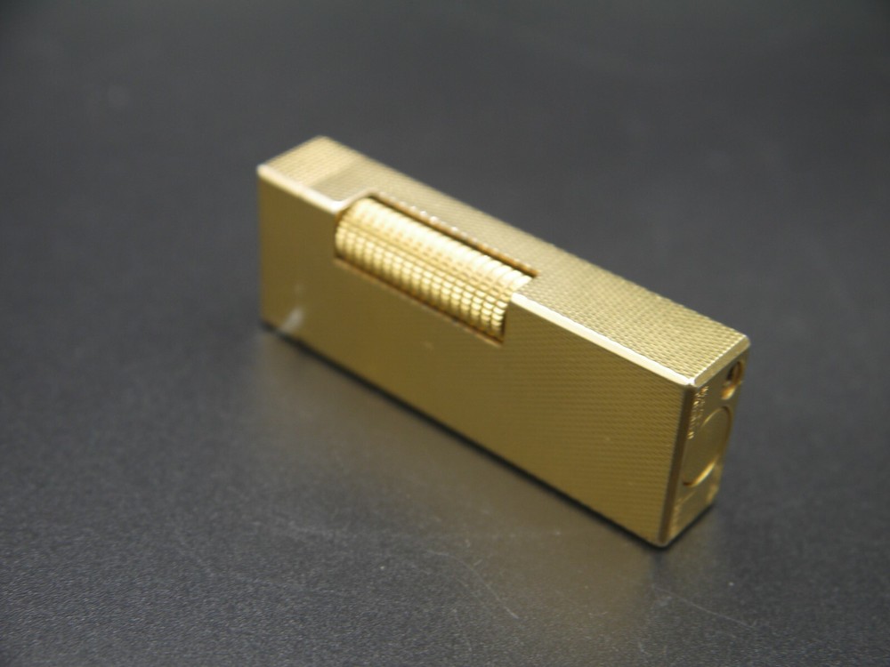 Dunhill Plaque D'Or - Exquisite Cigarette Lighter in Perfect Condition...!!!