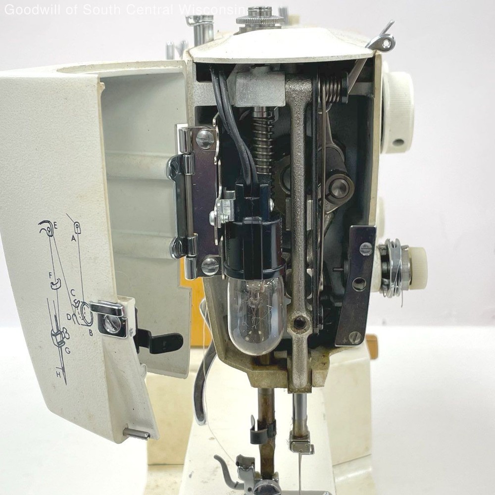 Dressmaker Sewing Machine 2200F ALLYN