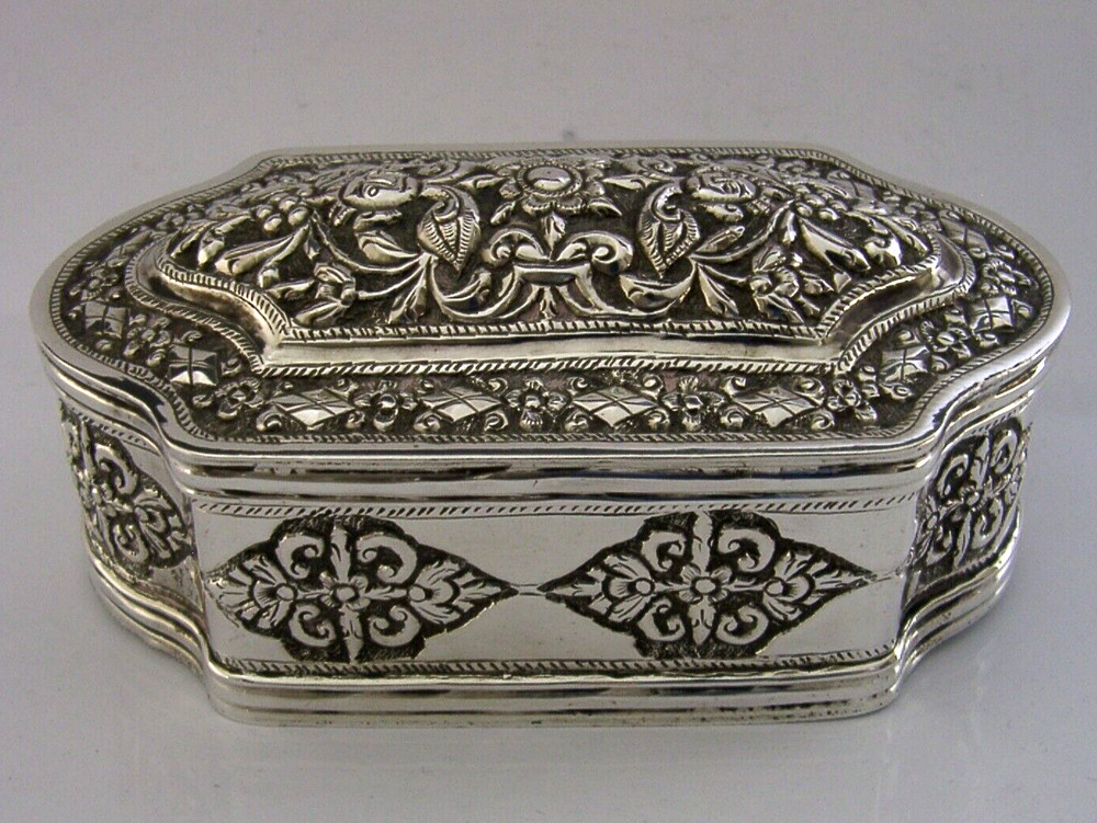 GOOD SIZE 132g INDIAN CEYLON SOLID SILVER TABLE BOX c1900 ANTIQUE