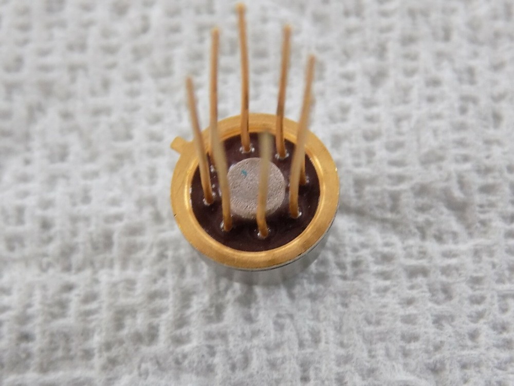 Fairchild UA555HMQB IC TRANSISTOR MODULE 8 PINS.