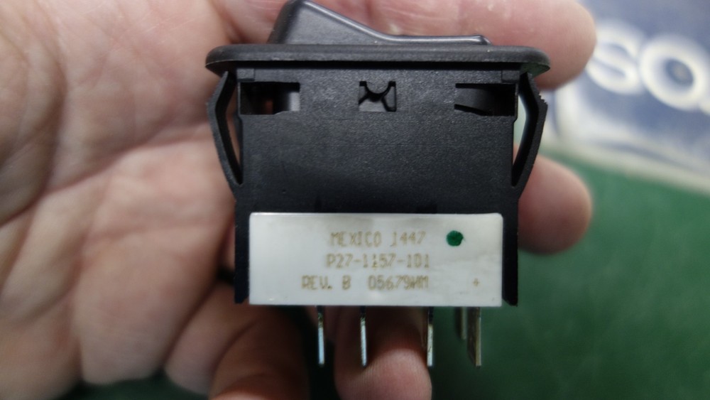 Peterbilt P27-1157-101 Dome Light Switch
