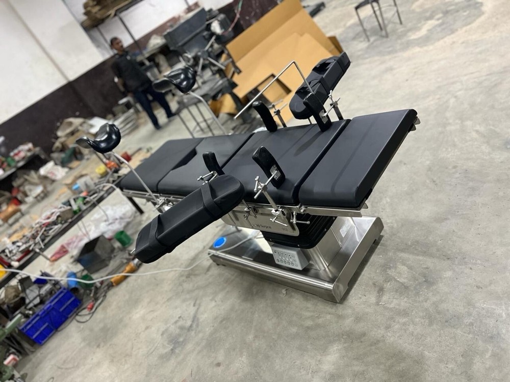 Surgical table