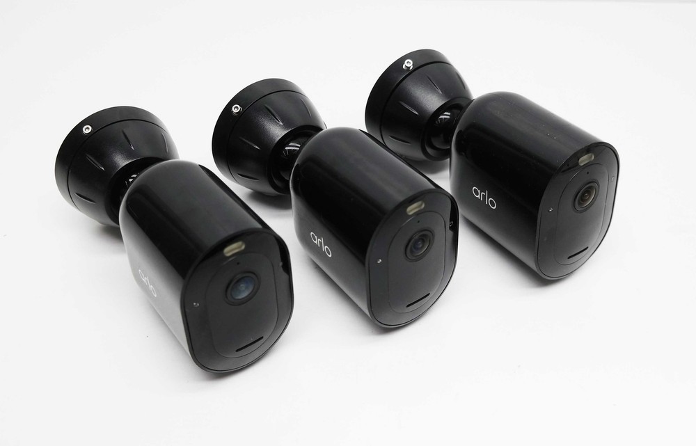 Arlo Pro 4 VMC4350B-1BYNAS System Security Surveillance Cameras (3-Pack)