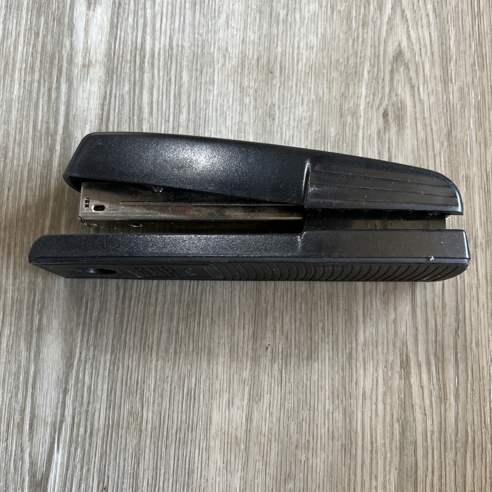Swingline Model 545xx Classic Black Desk Stapler Light Duty