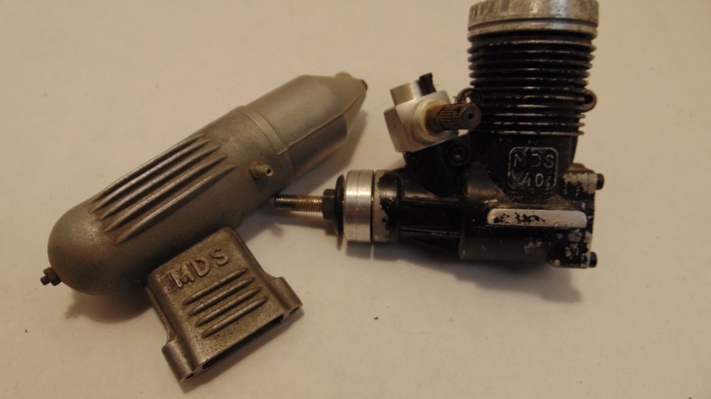 VINTAGE MDS .40 ENGINE w/MUFFLER