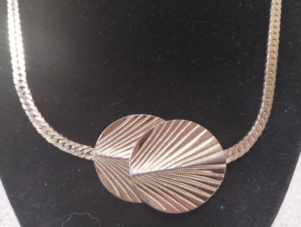 Vintage Parklane Shell Herringbone Necklace with Front Closure