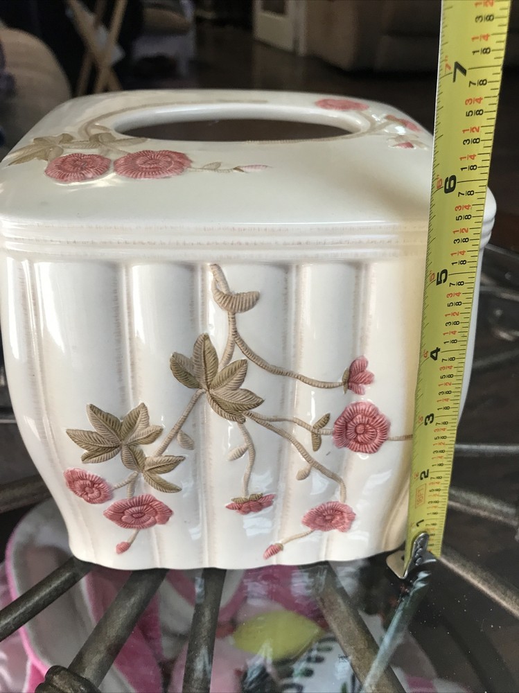 Croscill Rose garden Pink / Eggshell Tissue Box Bath Accessories Used