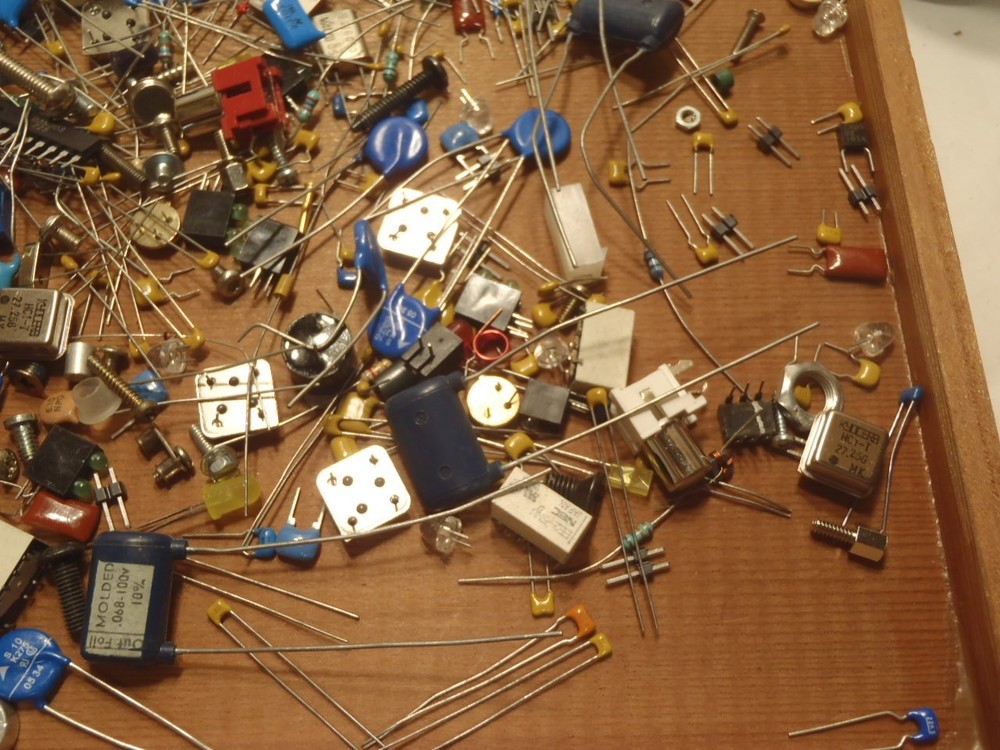 ONE POUND MISC. ELECTRONICS AND HARDWARE AS PICTURED