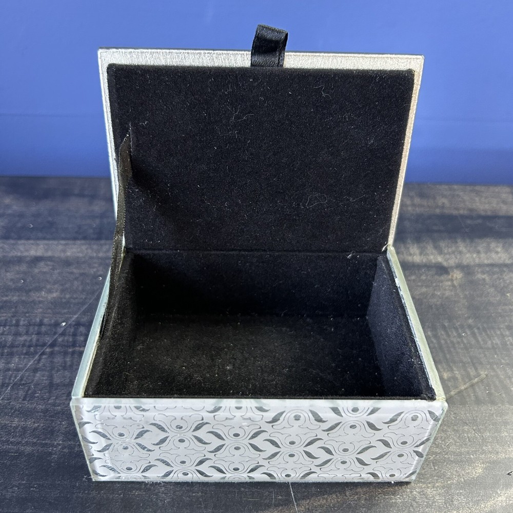 Max Studio Gift Box Glass Felt Lined Jewelry Keepsake Silver & White *Empty*