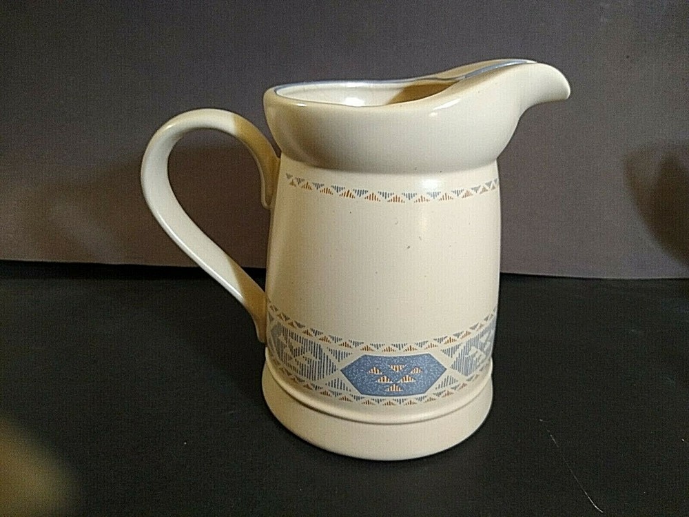 International Zuni 48 ounce Pitcher