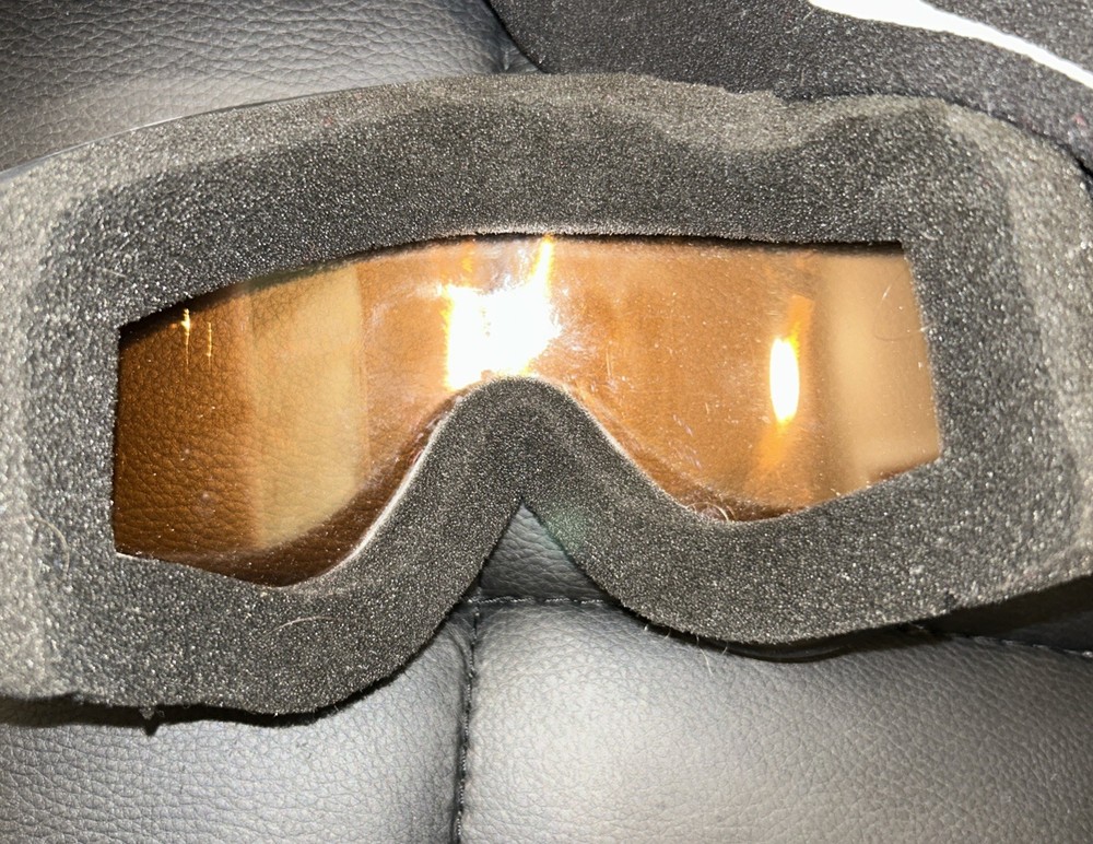 OAKLEY SKI/SNOWBOARD GOGGLES…PreOwned