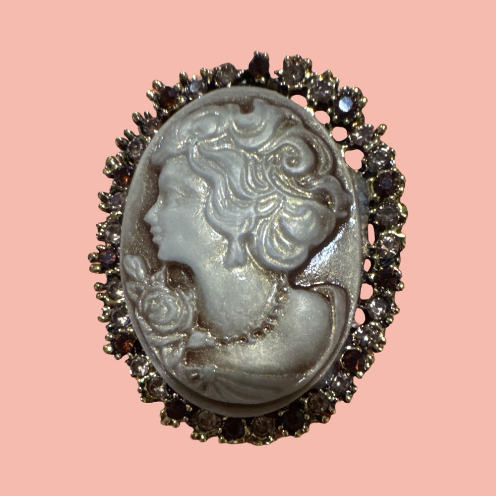 Vintage Cameo Brooch