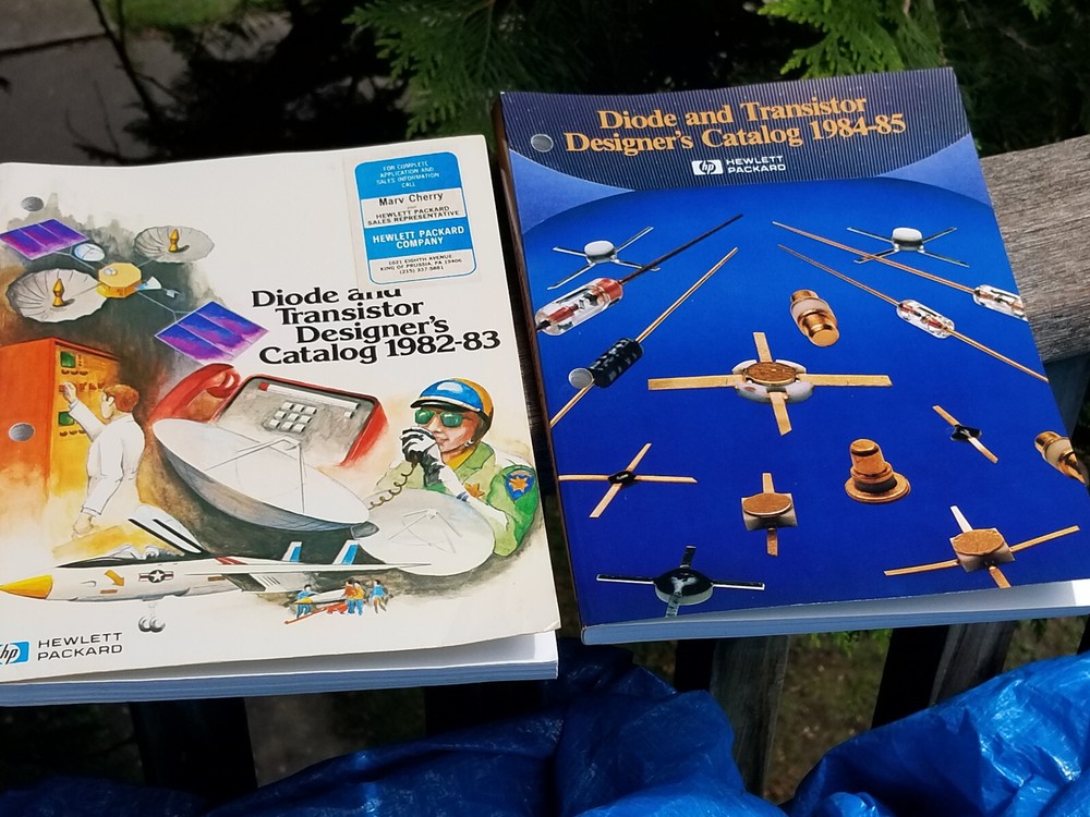2 VINTAGE ELECTRONICS BOOKS HEWLITT PACKARD DIODE TRANSISTOR CATALOG 1982 , '84