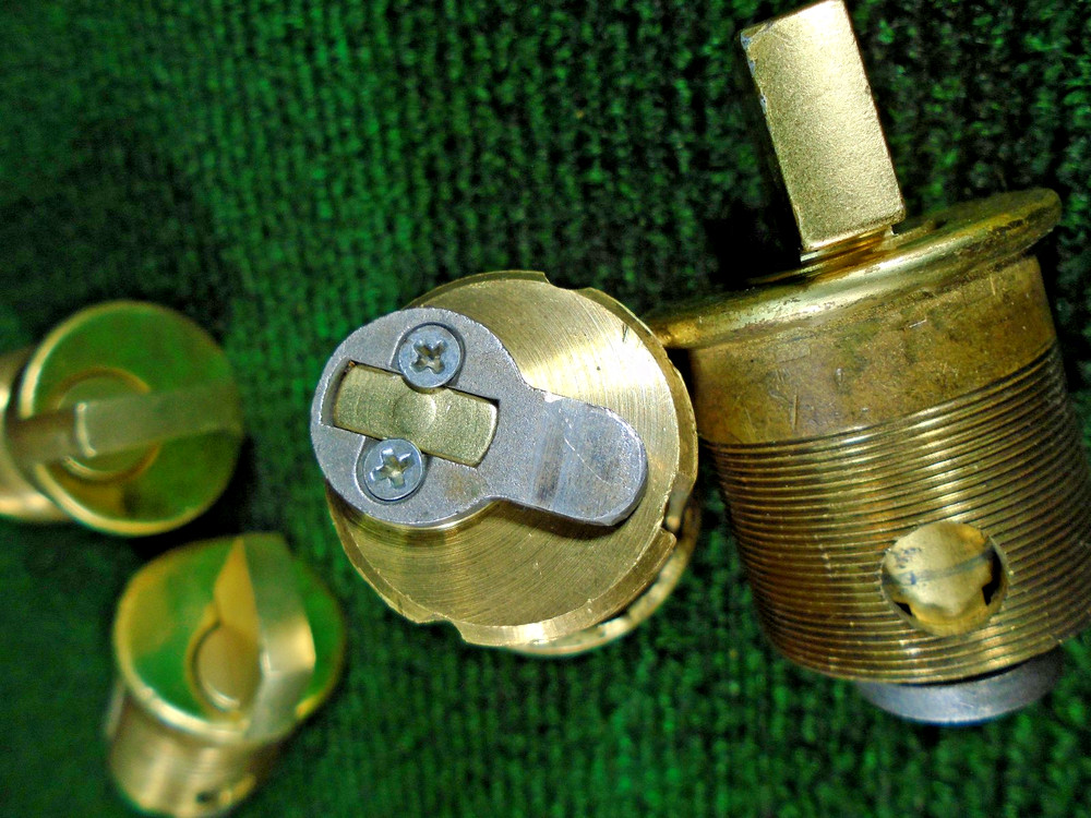YALE THREADED BRASS THUMB TURN LATCH for ENTRY MORTISE LOCK - NICE (40000)