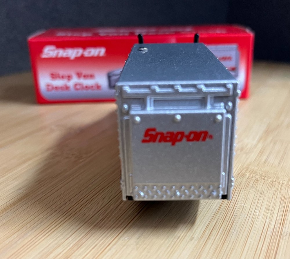 Snap-on Step Van Desk Clock with new battery