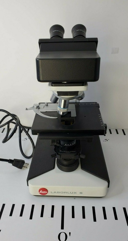 LEITZ LABORLUX S MICROSCOPE w/ 4 Objectives