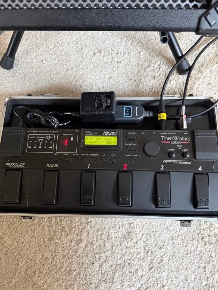 KORG AX30G ToneWorks Multi-Effects Flight case