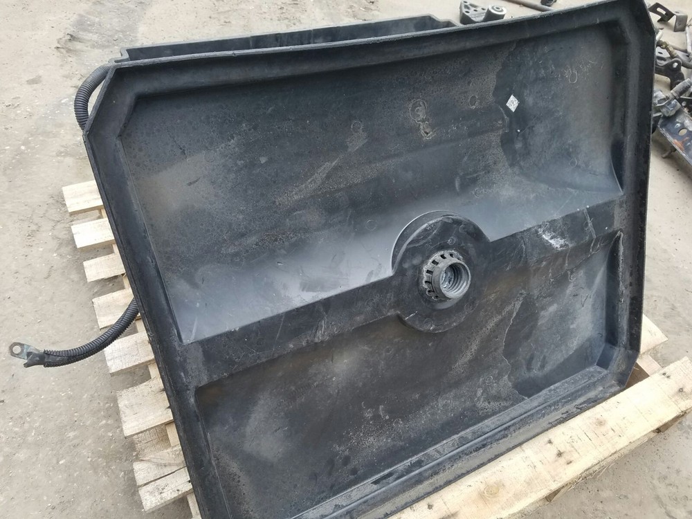 2001 FREIGHTLINER ST120 BATTERY BOX