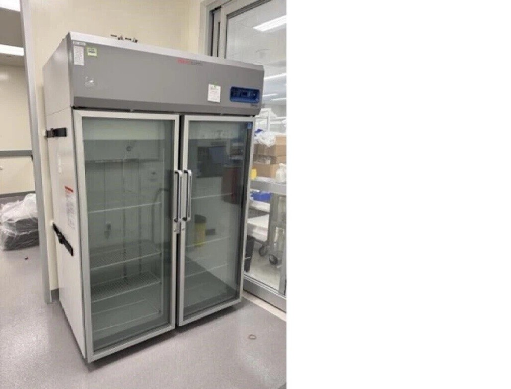 THERMO  TSX5005SA Double Solid Door High-Performance Refrigerator w/ Shelves