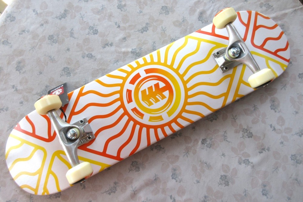Element Solar Vibes II Skateboard 31" X 8"
