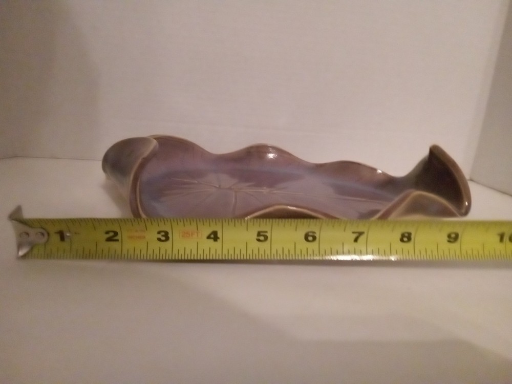 cermaic leaf center piece pre owned