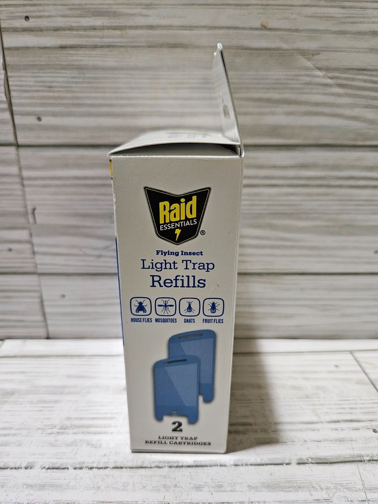 Raid Essentials Flying Insect Light Trap & 1 Refill + Box of 2 Refills