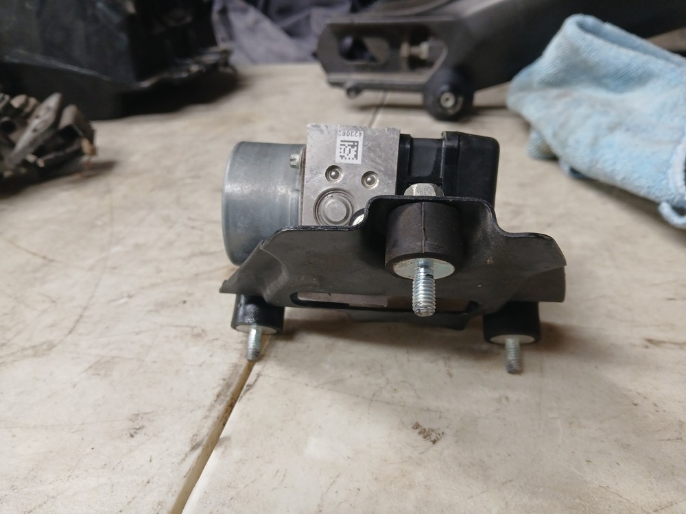 14-16 KTM 390 DUKE ABS PUMP UNIT MODULE
