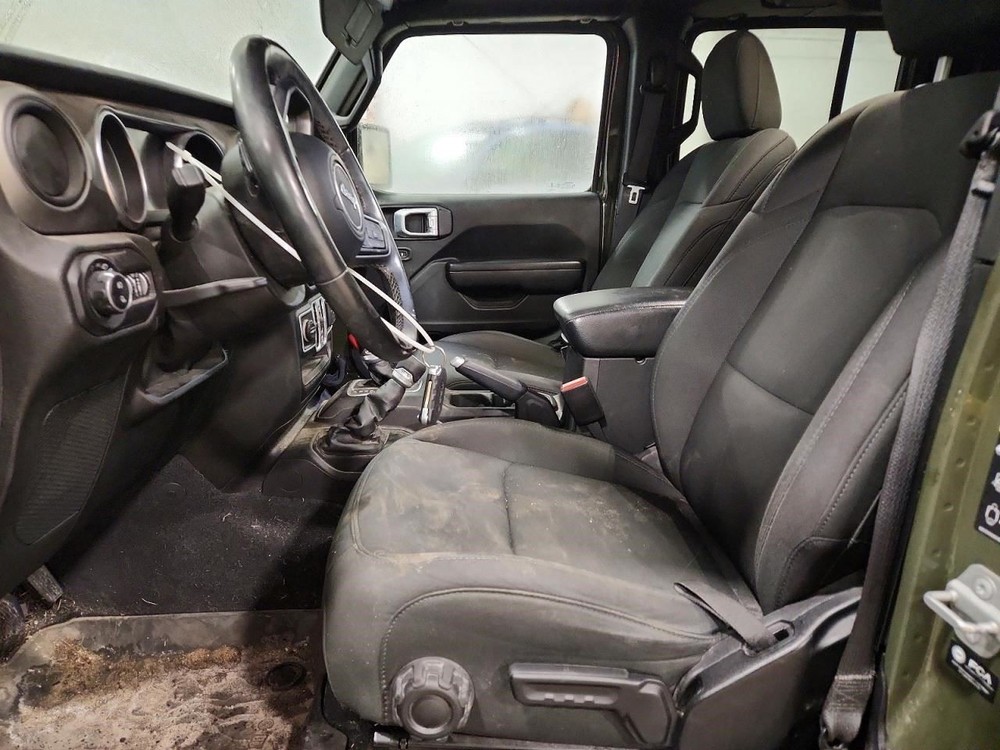 GLADIATOR 2021 Glove Box 2125827