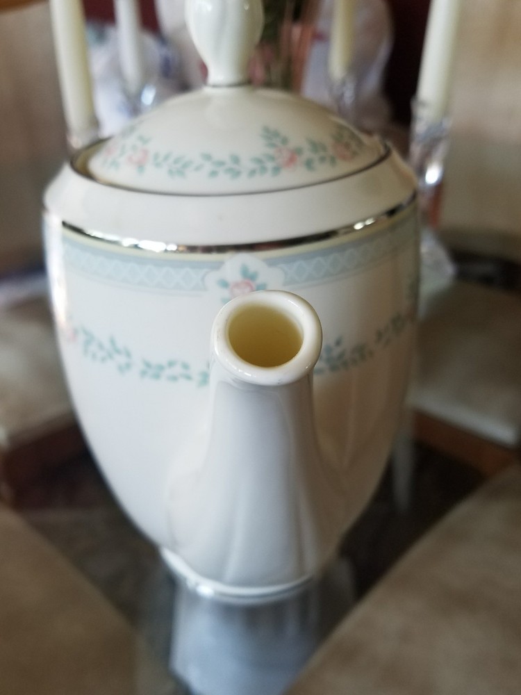 Pfaltzcraft American Bone China Alexander Coffee Pot