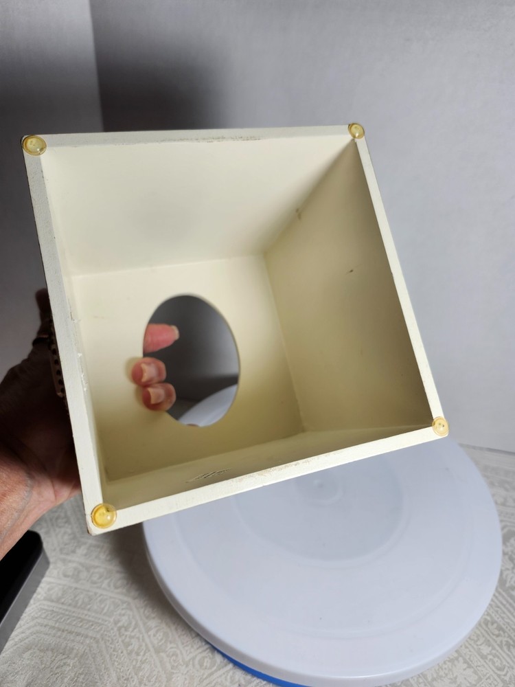SQUARE TISSUE BOX HOLDER