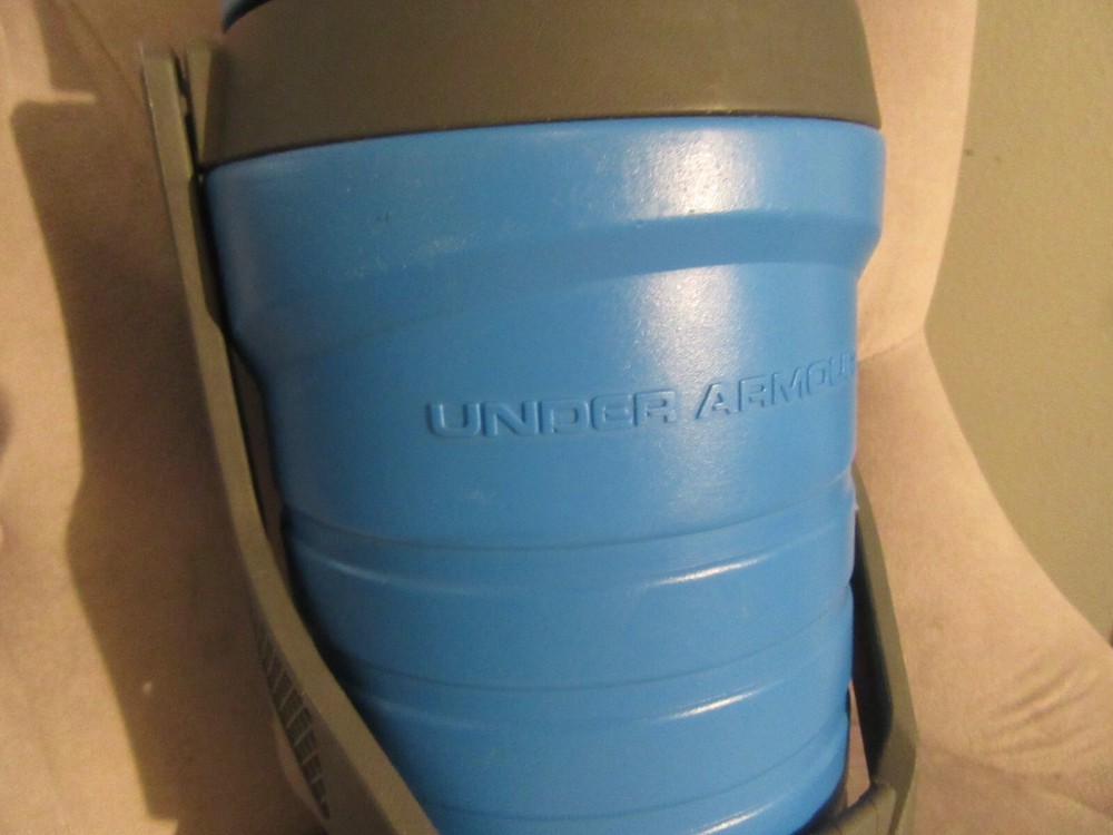 Blue Under Armor 64 Ounce Thermos in Really Nice Shape!