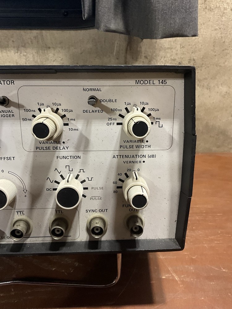 WAVETEK 20 MHZ PULSE FUNCTION GENERATOR MODEL 145 POWERS ON
