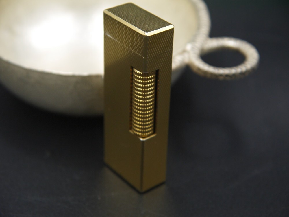 Dunhill Plaque D'Or - Exquisite Cigarette Lighter in Perfect Condition...!!!
