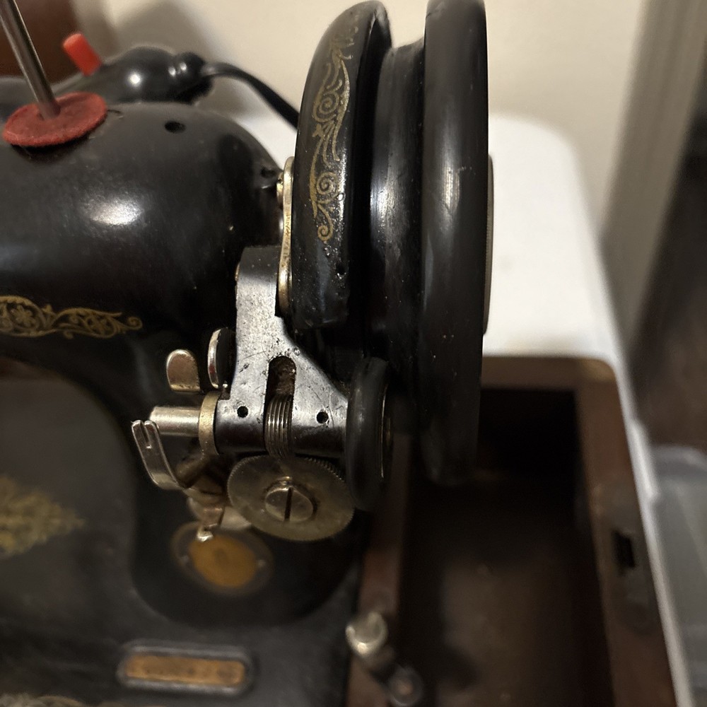 SINGER EG054349 PORTABLE SEWING MACHINE