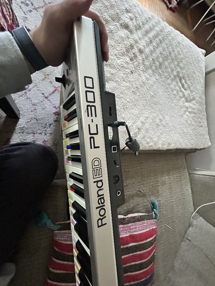 Roland PC 300 MIDI Controller Turns On Untested