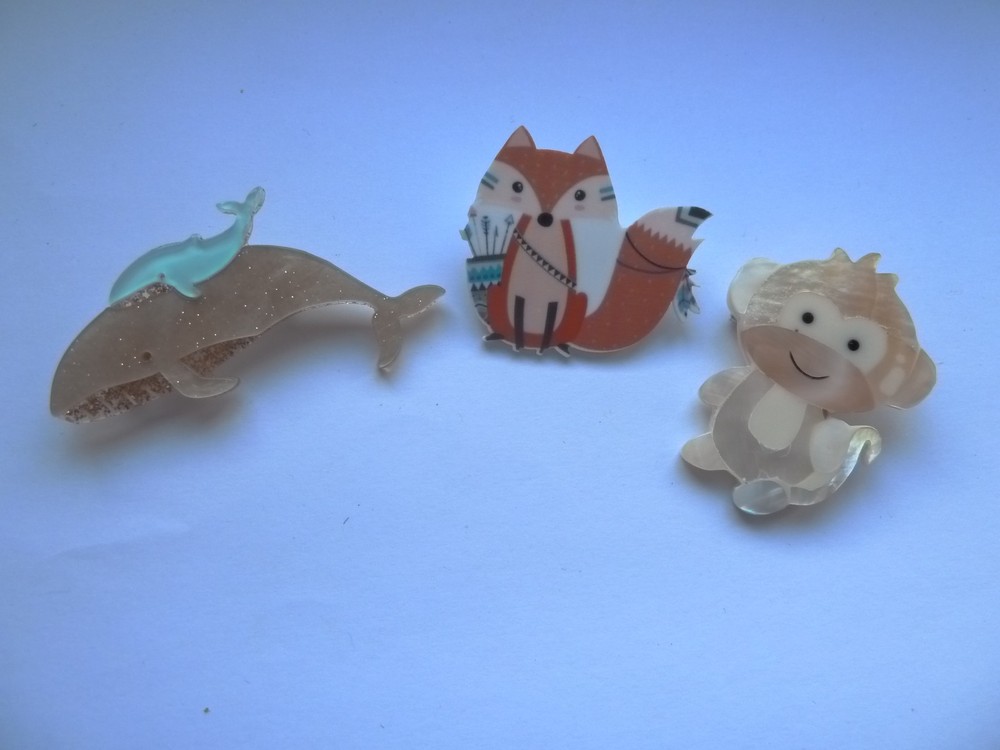 ACRYLIC BROOCH