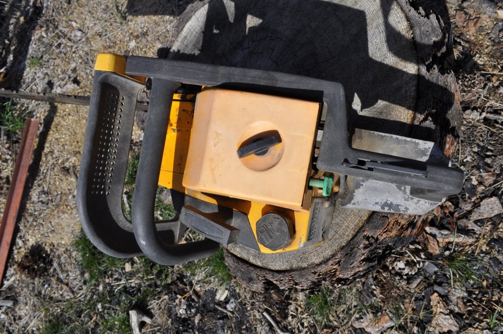Mongomery wards 3.7 chainsaw, great compression