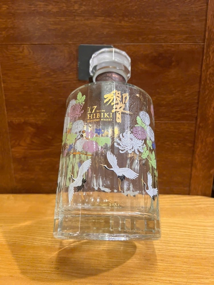 Empty bottle Hibiki 17 Limited Full Box