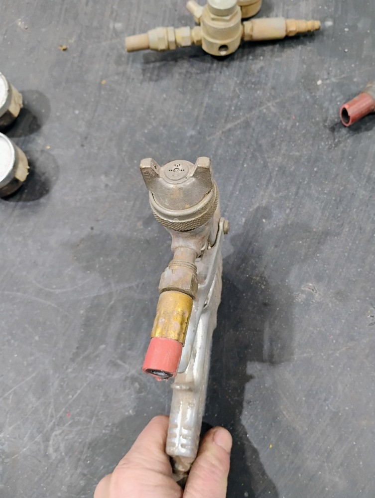 Binks Model 62 paint gun used, everything works freely