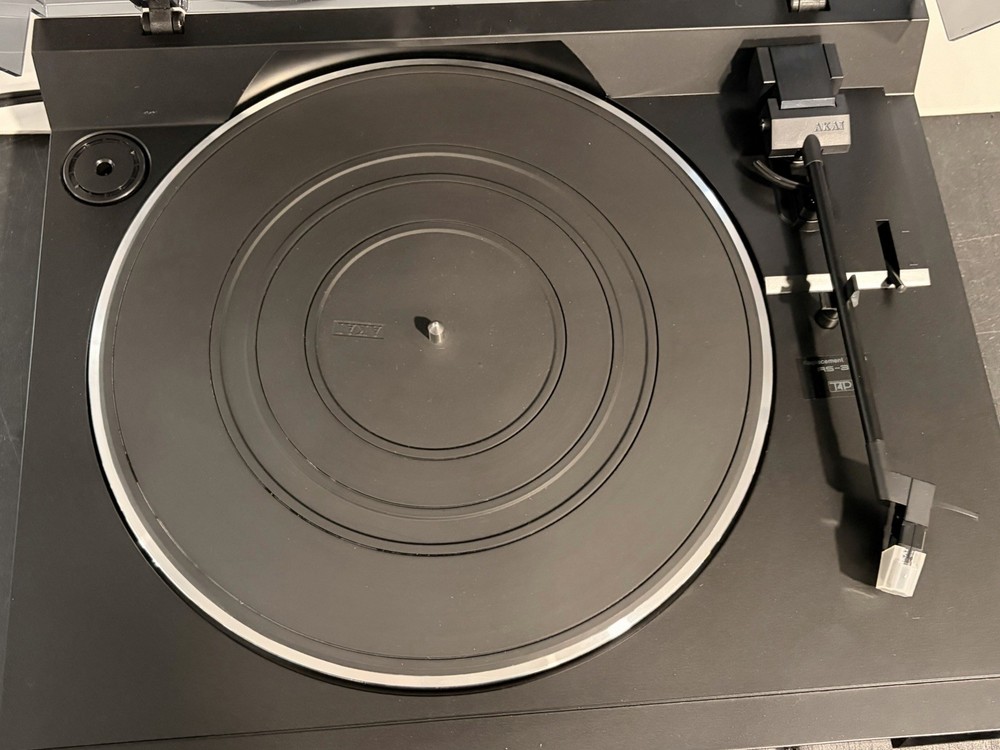 Vintage AKAI Semi Automatic Turntable A305C