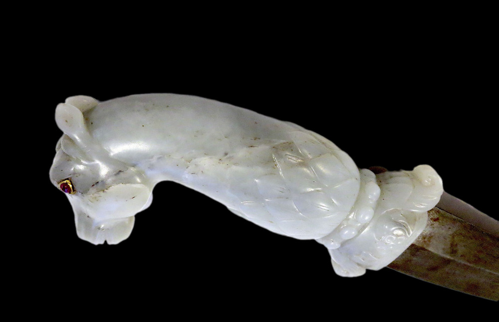 Mughal Jade Horse Head Handle And Dagger Ruby Eyes