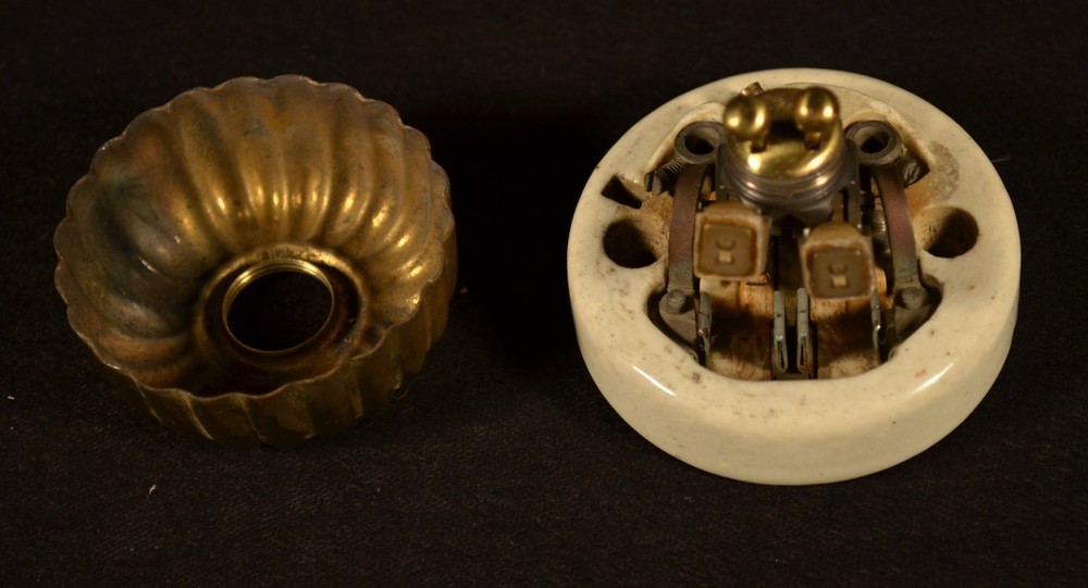 BRASS & CERAMIC VICTORIAN JELLY MOLD TOGGLE LIGHT SWITCH