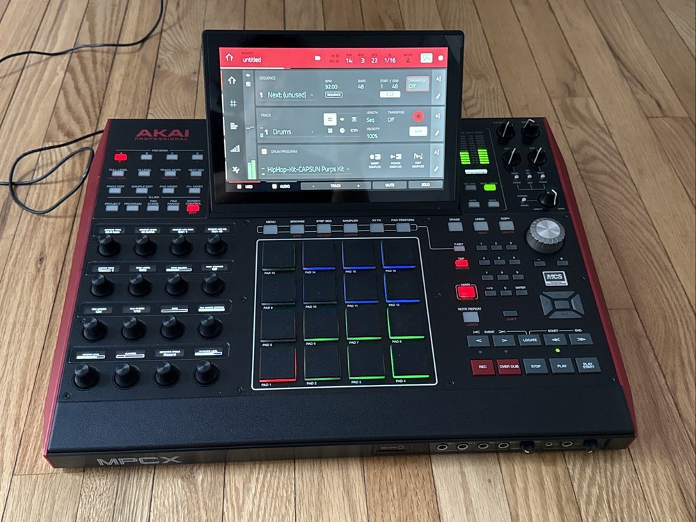 Akai Professional MPCX Standalone Sampler & Sequencer /Read
