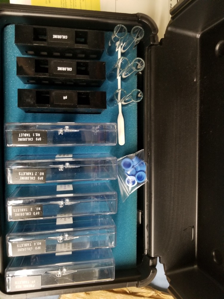 New LaMotte Model LP-8 DPD Chlorine-pH Test Kit