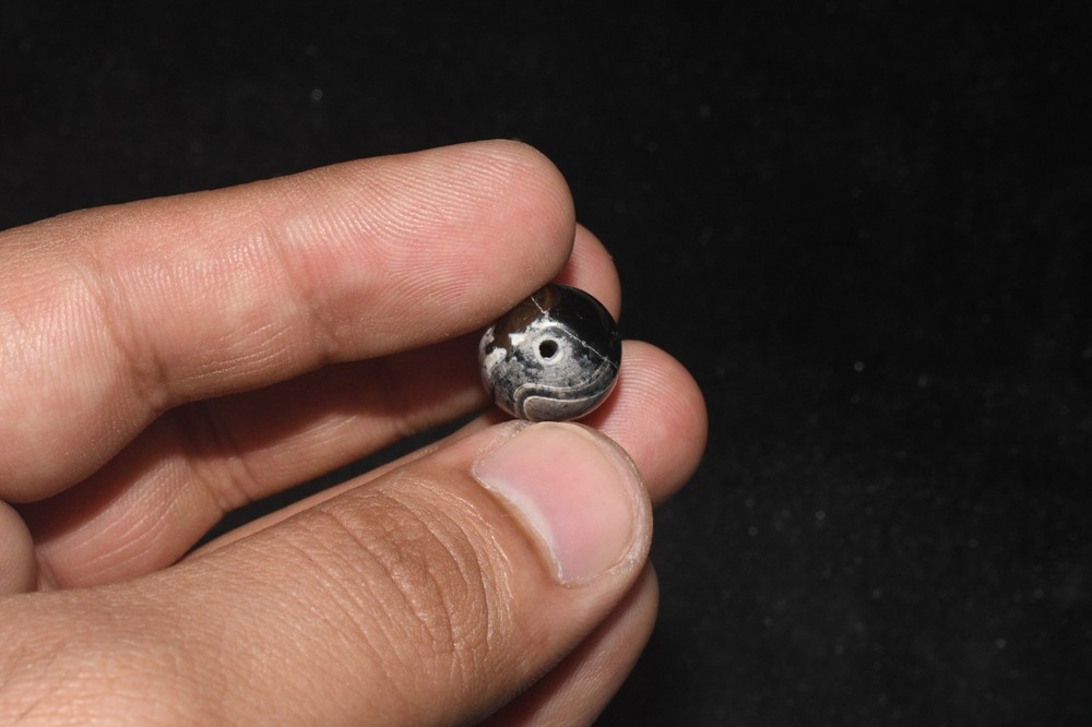 Ancient Old Banded Agate Stone Dzi Bead with Rare Pattern in good Condition